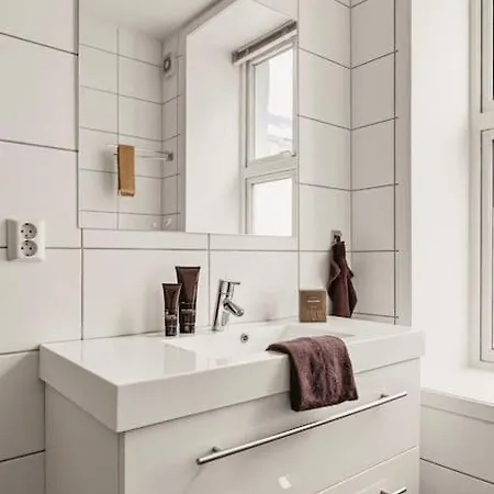 Apartment Centrally Located - Beautiful & Bright *