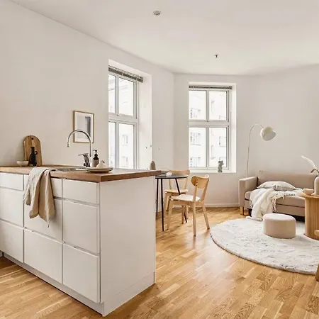 Centrally Located - Beautiful & Bright Bergen