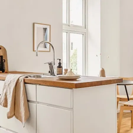 Centrally Located - Beautiful & Bright * Bergen