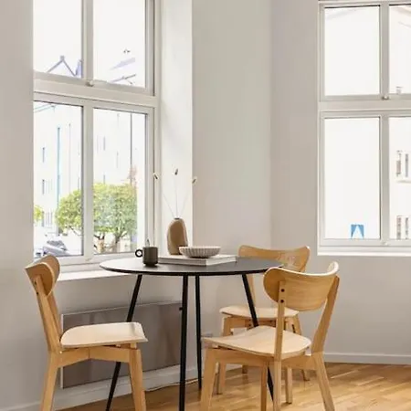 Centrally Located - Beautiful & Bright Bergen