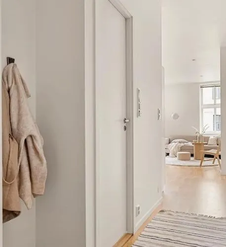 Centrally Located - Beautiful & Bright *