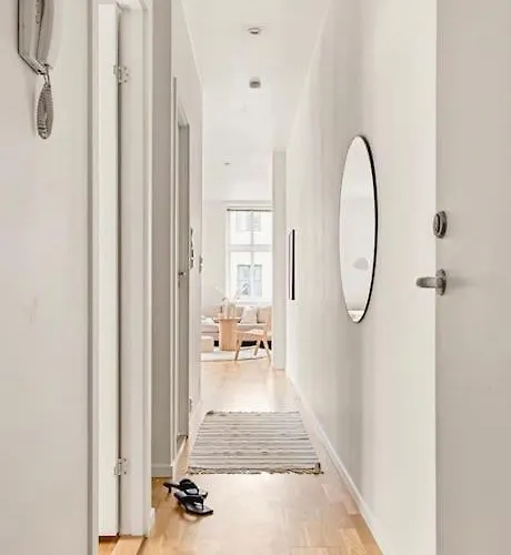 아파트 Centrally Located - Beautiful & Bright