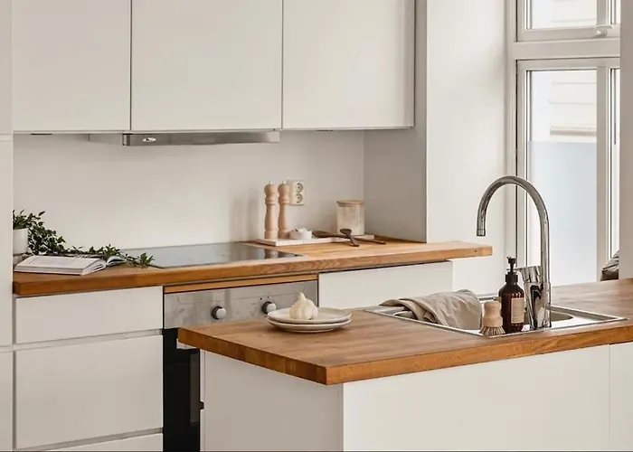 Centrally Located - Beautiful & Bright *