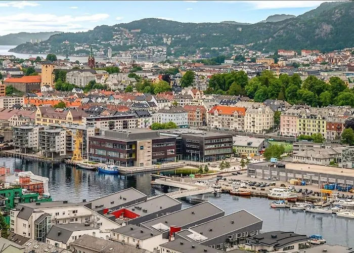 Centrally Located - Beautiful & Bright Διαμέρισμα