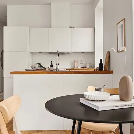 Centrally Located - Beautiful & Bright